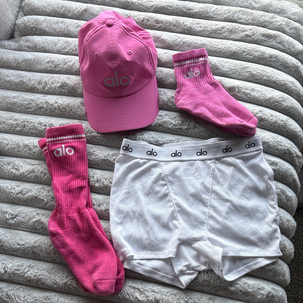 ALO Yoga White Boxer Briefs and Pink Socks Set with Cap